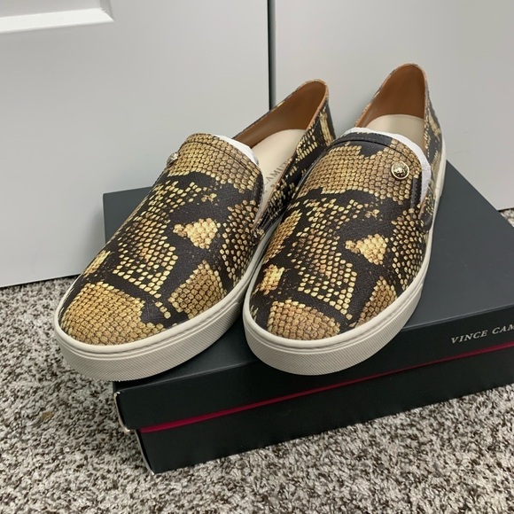 NWT Vince Camuto Size 10 Marjetta Womens Metallic Snakeskin Slip-On Sneakers - Picture 2 of 7
